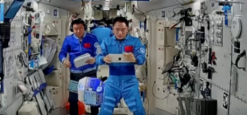 中國“太空之家”工作周記不斷“更新” 機(jī)器人“小航”實(shí)力“搶鏡”